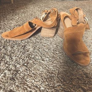 Heeled Chestnut Sandal